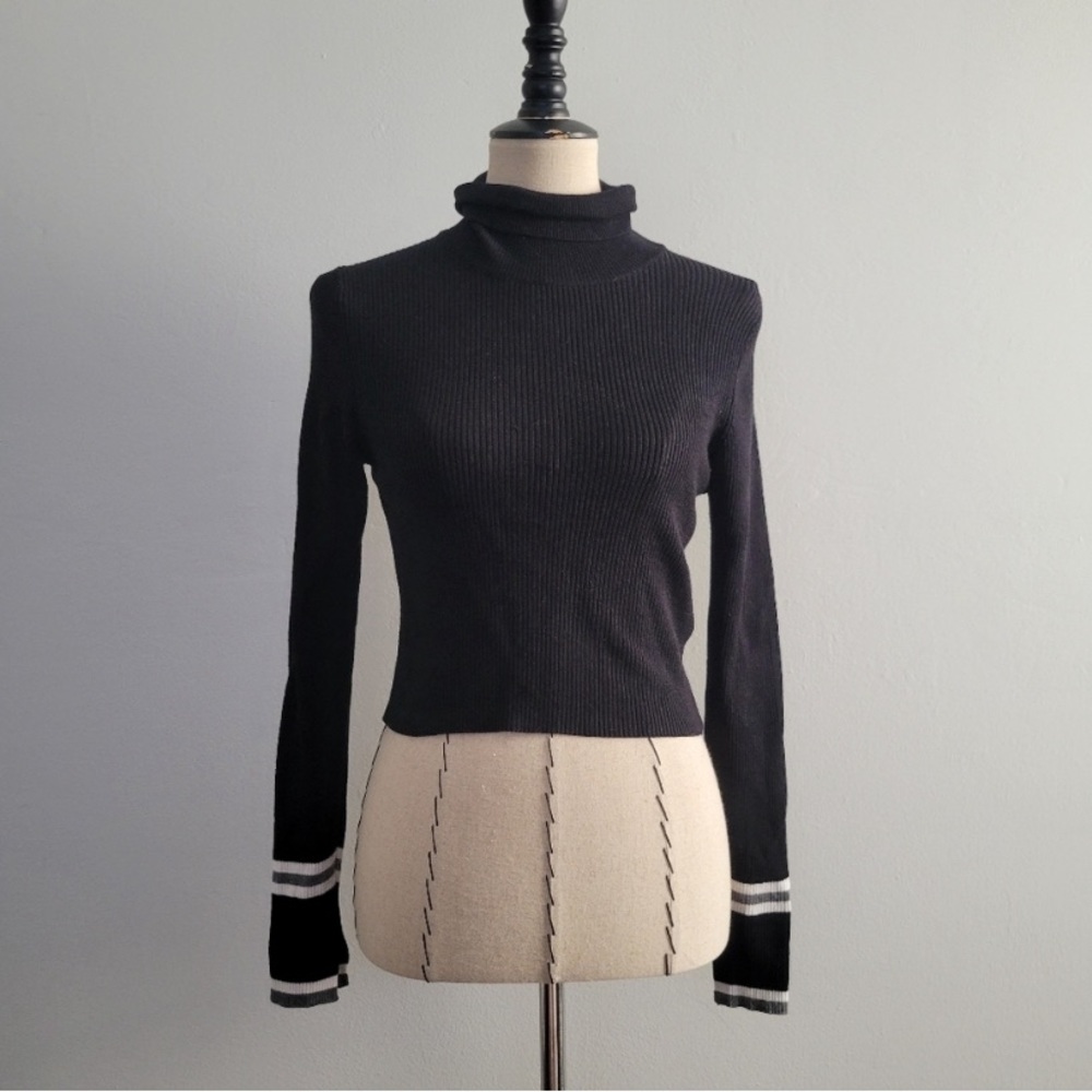 Zara cropped knit turtleneck - size M
